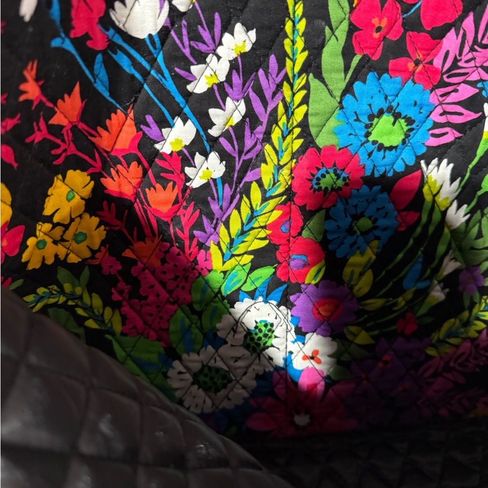 Vera Bradley Field Flowers large weekender Tote with Bright Blooms - Picture 2 of 6